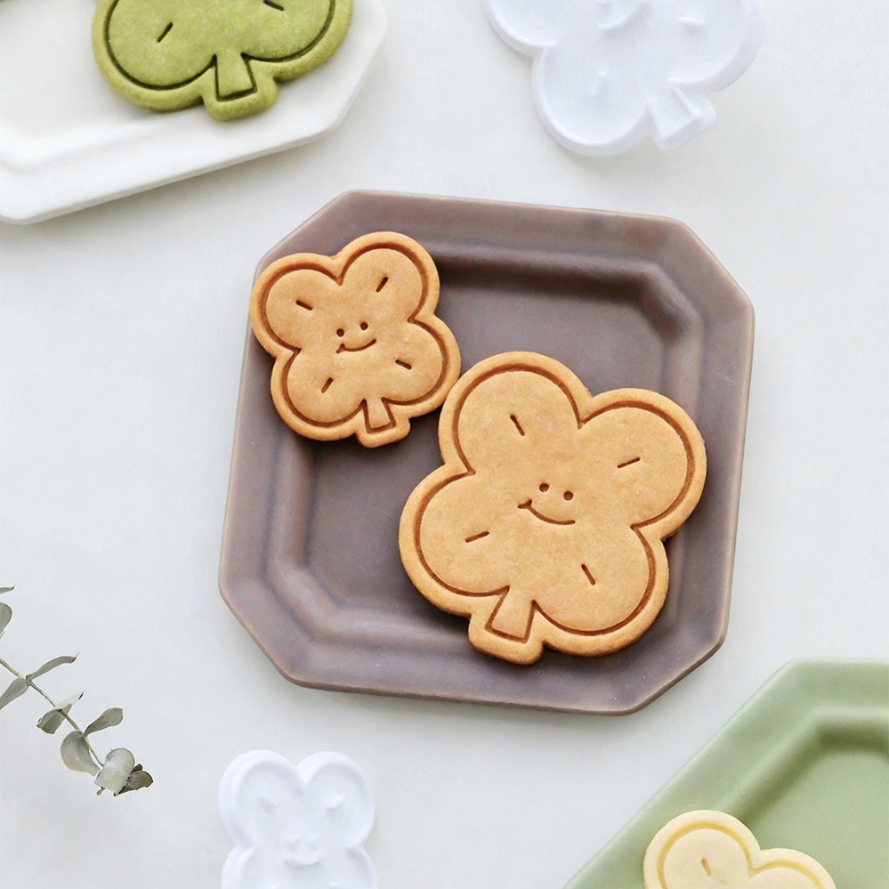 幸運の四つ葉のクローバー型クッキーカッター、ビスケット型、キ - Kitchen Appliances For Baking のレビューと価格